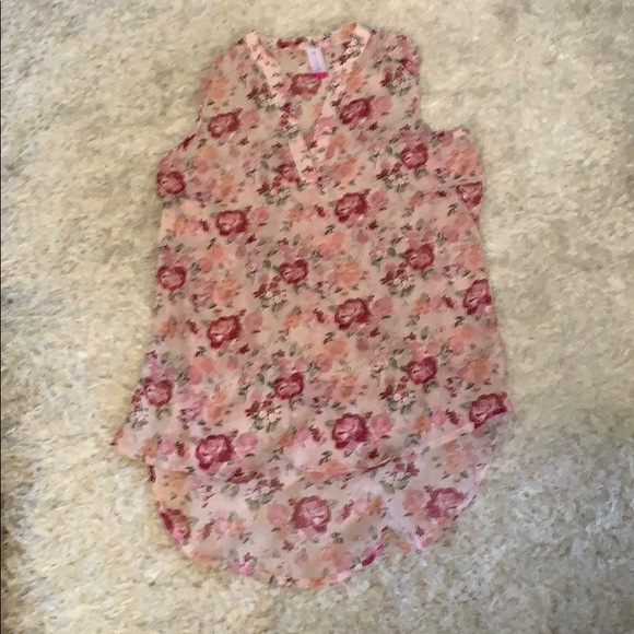 2 summer blouses. - Picture 2 of 3